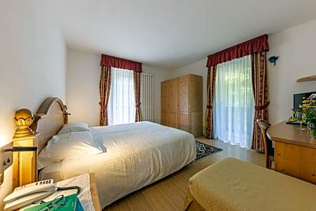 Superior Double or Twin Room with Mountain View