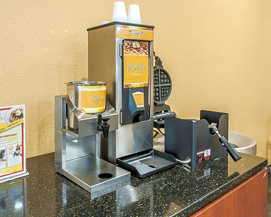 Quality Inn & Suites Kansas City I-435n Near Sports Complex