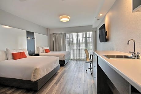 Standard Queen Room with Two Queen Beds - Balcony