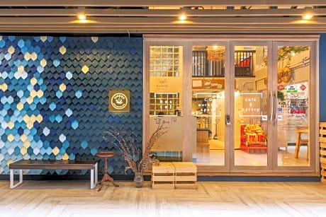 Kinnon Deluxe Hostel Coworking Cafe