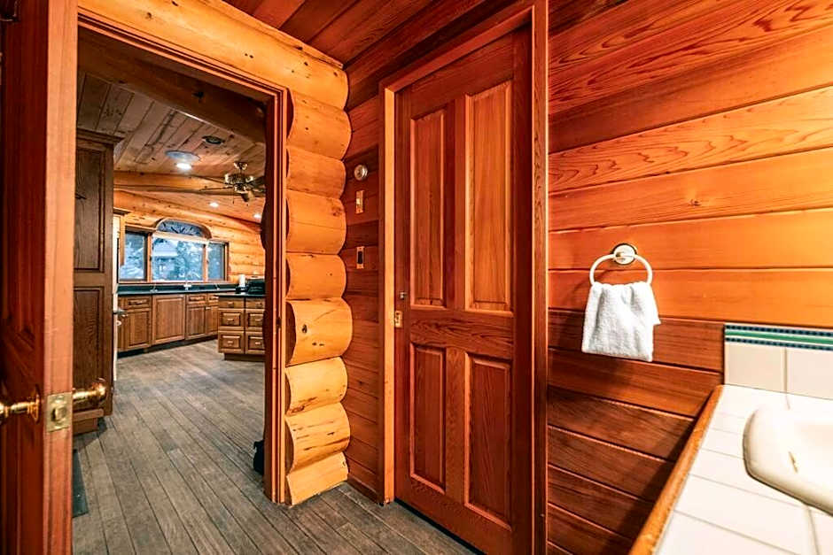 Snowridge Chalet by Outpost Whistler