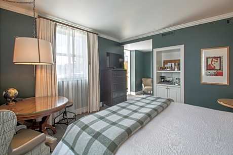 Executive Terrace Queen