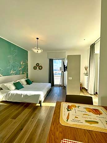 One-Bedroom Apartment with Lake View