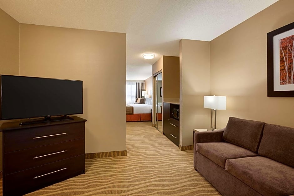 Photo 1 of 3 of 1 King Bed Suite