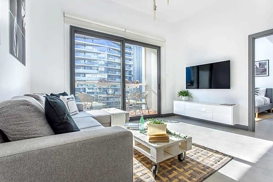 Frank Porter - Marina Views Tower B