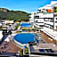 Espaço c/ piscinas e vista panorâmica da Praia