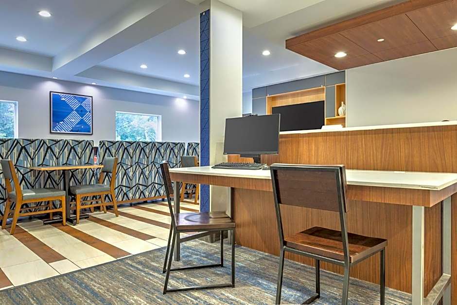 Holiday Inn Express Hotel & Suites Dallas - Grand Prairie I-20 By IHG