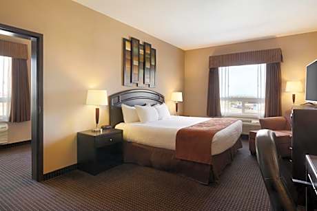 1 King Bed Suite Non-Smoking