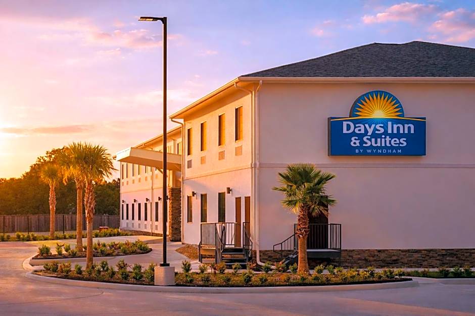 Days Inn & Suites by Wyndham Greater Tomball