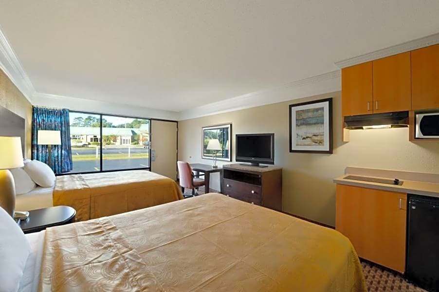 Travelodge by Wyndham Hinesville