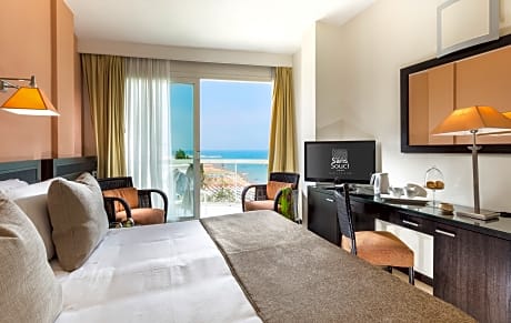 double Standard room with side sea view