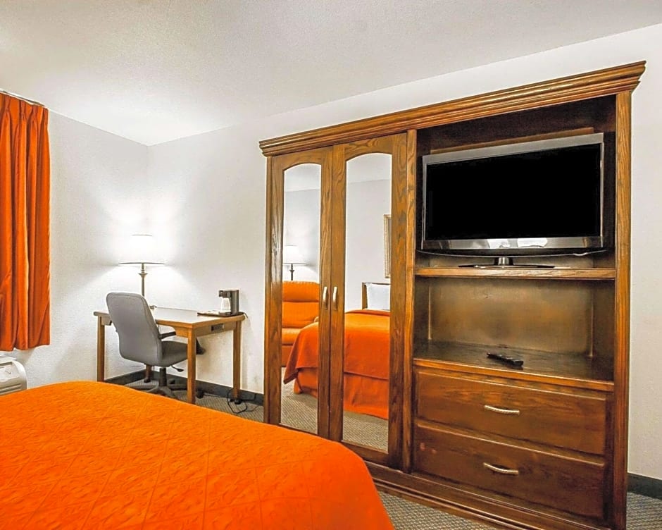 Quality Inn & Suites North Springfield