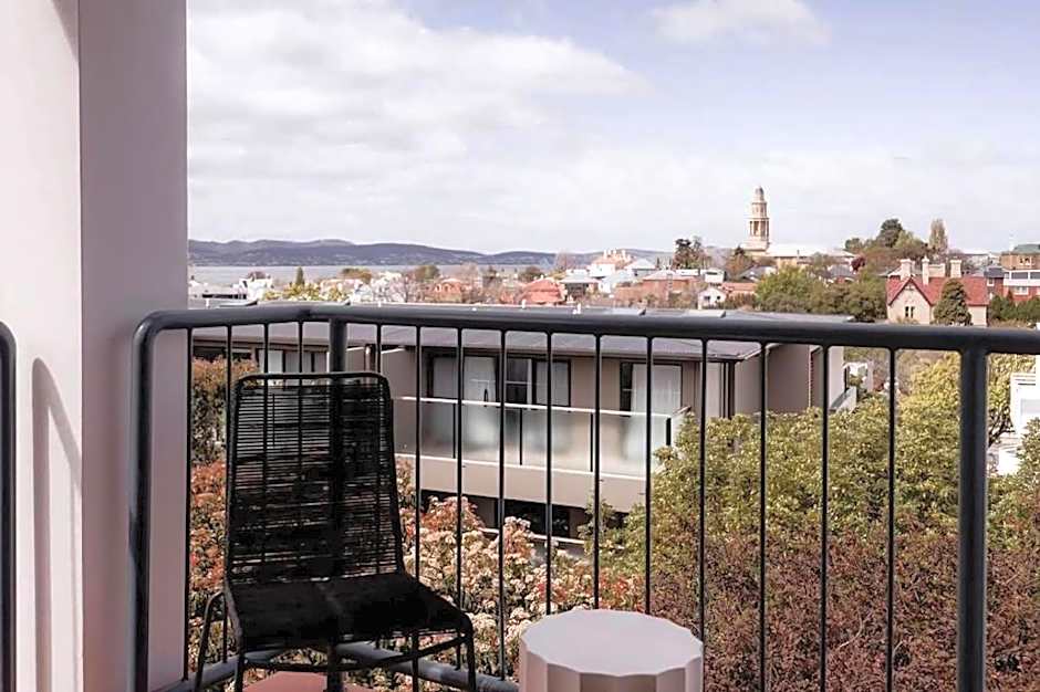 Battery Point apartment with river views