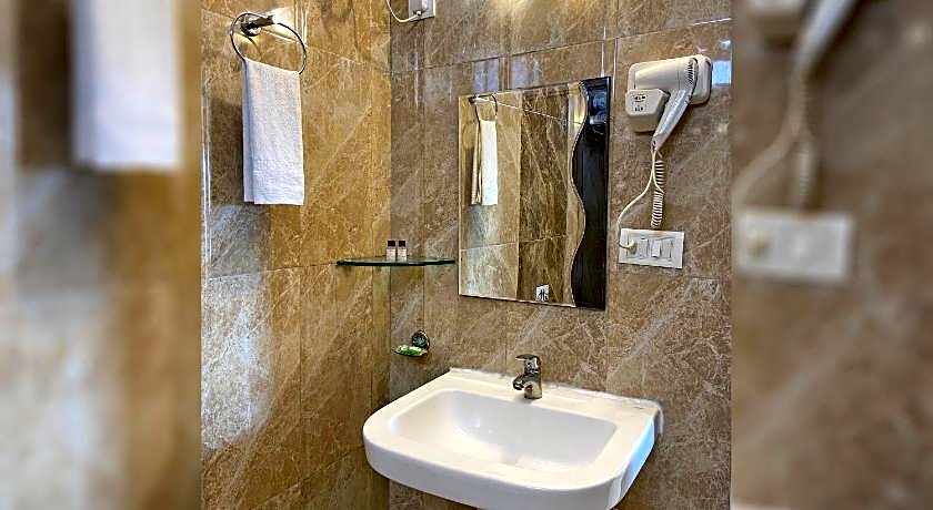 Hotel Nirvana Palace Near Parmarth Niketan