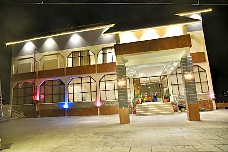 Hotel Snowcrests Manor