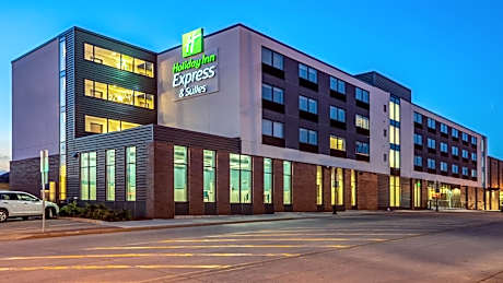 Holiday Inn Express & Suites Platteville By IHG
