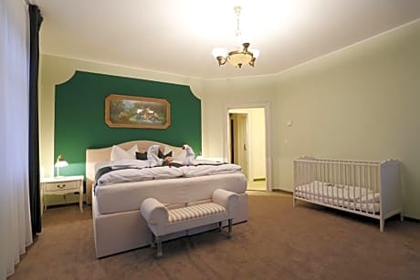 Family room-Private Bathroom