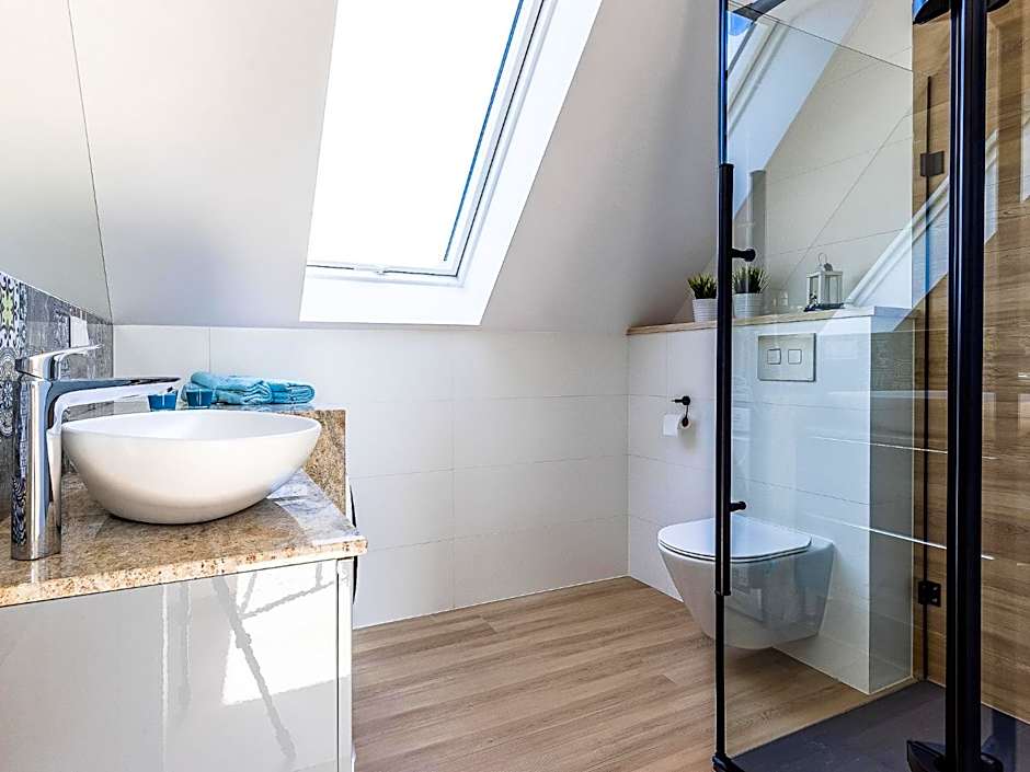 Seaview House with fireplace