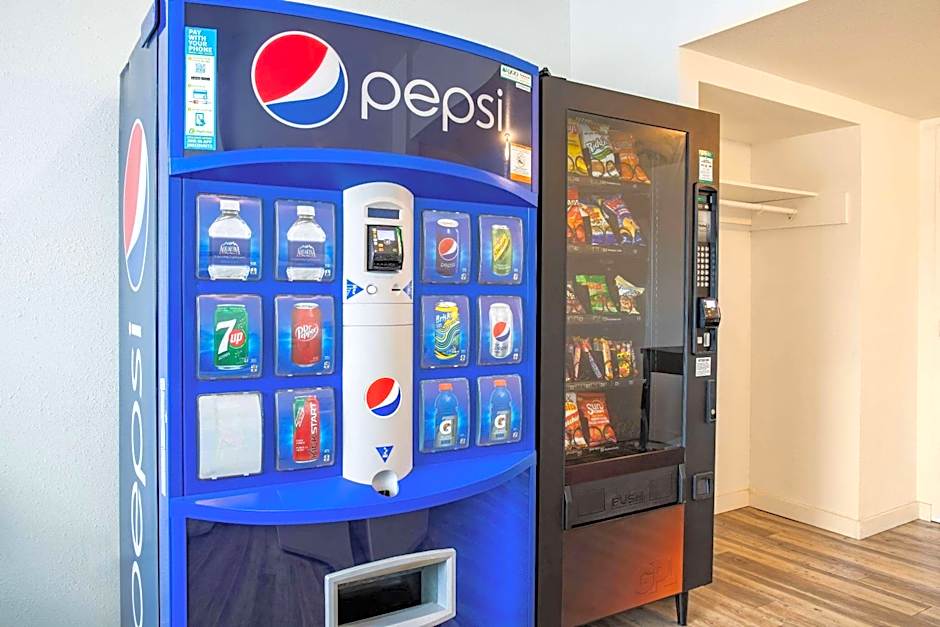 Days Inn & Conference Centre by Wyndham Cranbrook