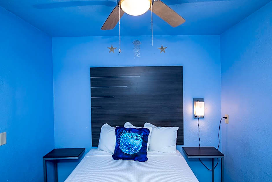 Photo 1 of 6 of Triple Room