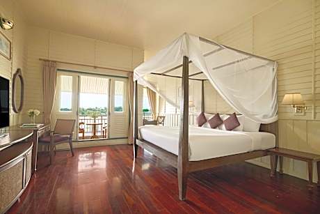 Grand Deluxe River View