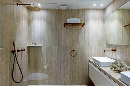 High Living Sea View by Five Stay