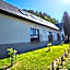 Przystań nad Sanem z widokiem na góry i rzekę
