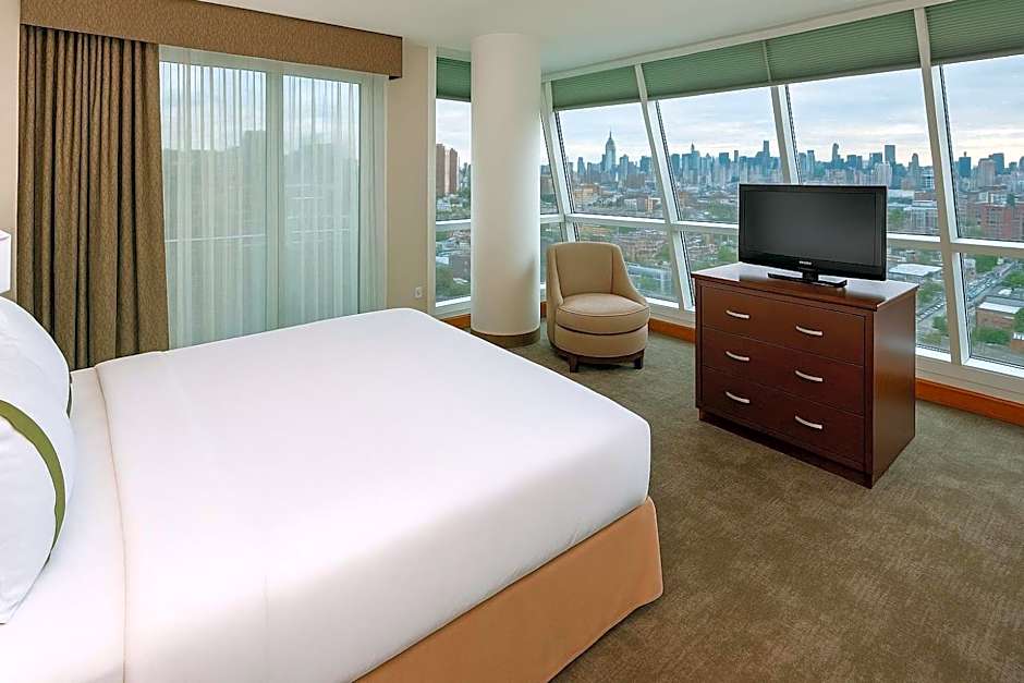 LIC Manhattan View Hotel