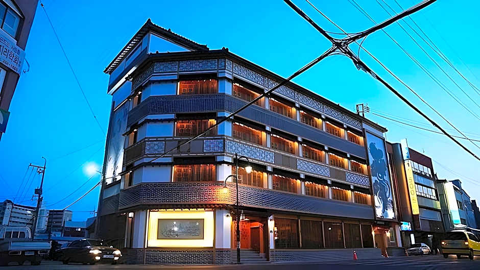 Jeonju Hanok Taejogung Hotel