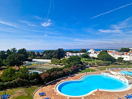 Master One-Bedroom Apartment with Sea View