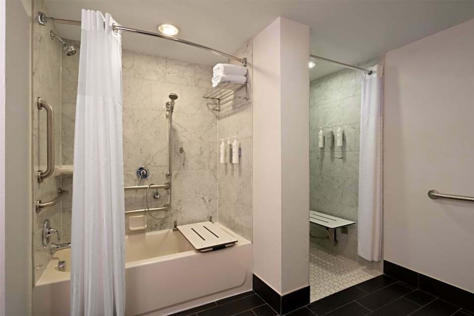 Hilton Garden Inn Charleston Waterfront/Downtown