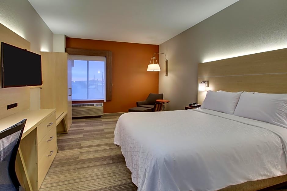 Holiday Inn Express Hotel & Suites Cedar Rapids I-380 at 33rd Avenue, an IHG Hotel