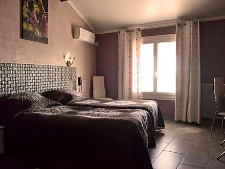 Premium Twin Room with bathroom, balcony and sea view