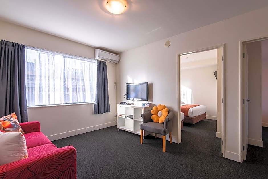 298 Westside Motor Lodge