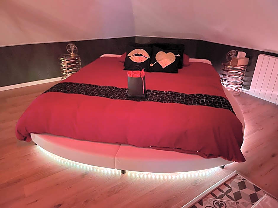 Redroom Loveroom Chambre Spa privative Insolite Thème 50 nuances de grey