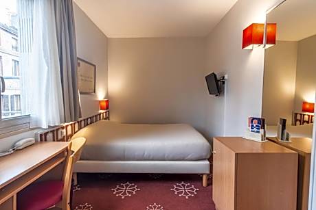 Hotel Ours Blanc - Place Victor Hugo