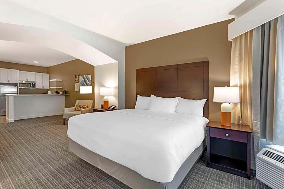 Comfort Inn & Suites Verona at Turning Stone Resort Casino