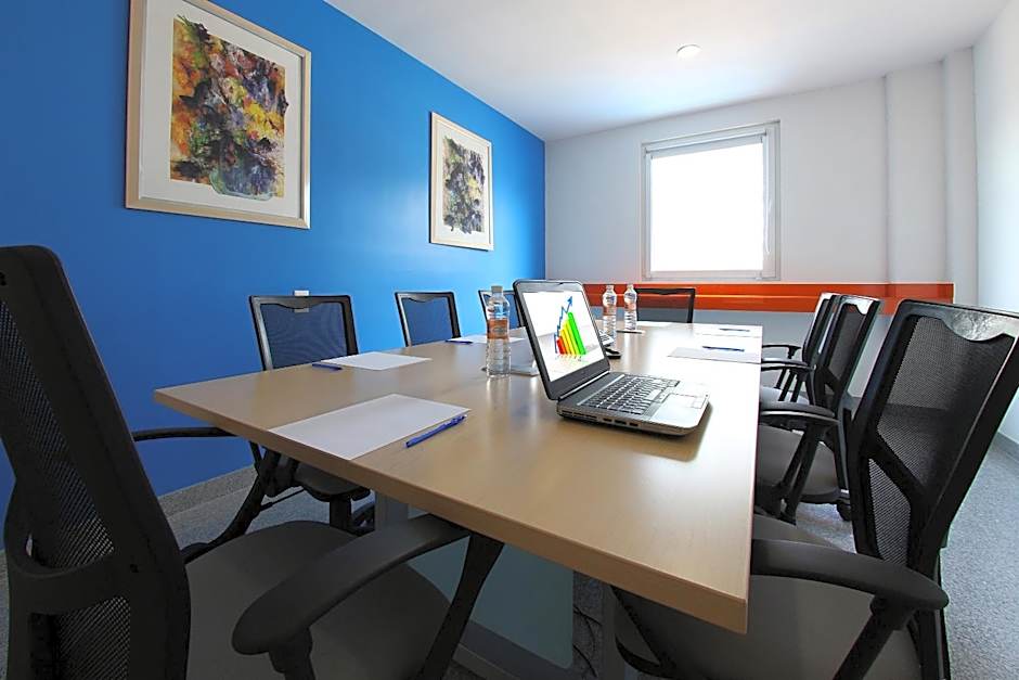 One Guadalajara Periférico Poniente