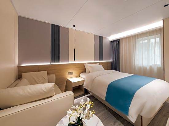 V8 Hotel (Guangzhou Xicun subway station store)