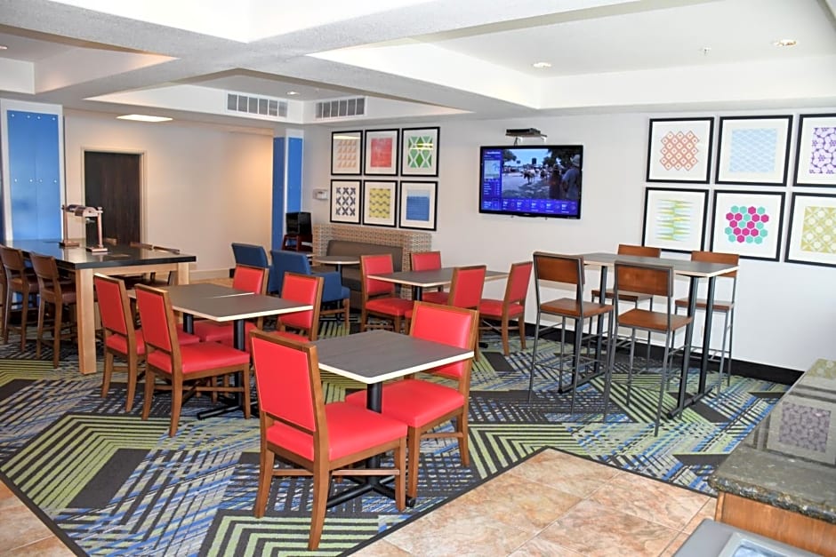 Holiday Inn Express Hotel & Suites Evanston By IHG