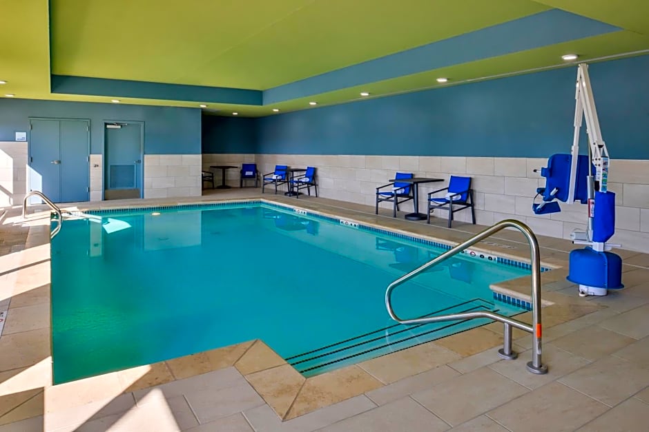 Holiday Inn Express & Suites Kansas City - Lees Summit By IHG