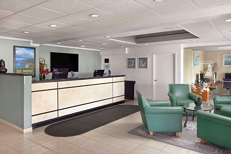 Travelodge by Wyndham Monterey Bay