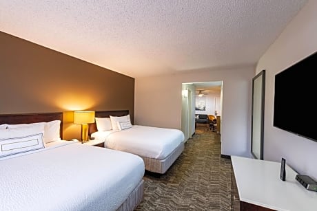 Suite, Multiple Beds (2 Queen Beds and 1 Double Sofa Bed)