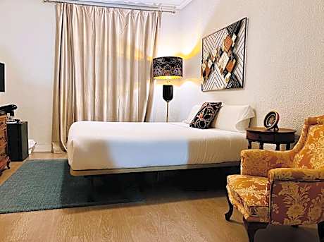 Double Room with Private External Bathroom