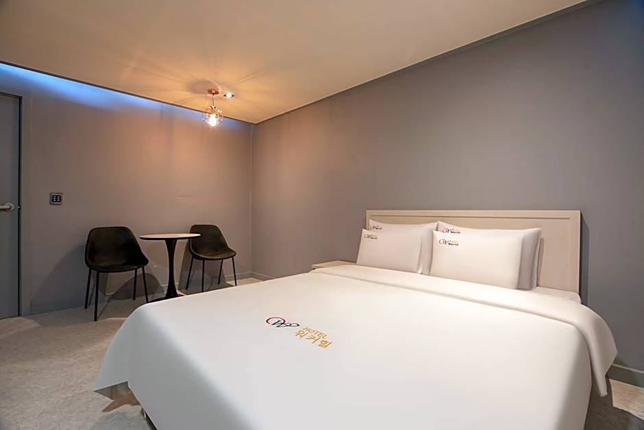 Goodstay World Hotel