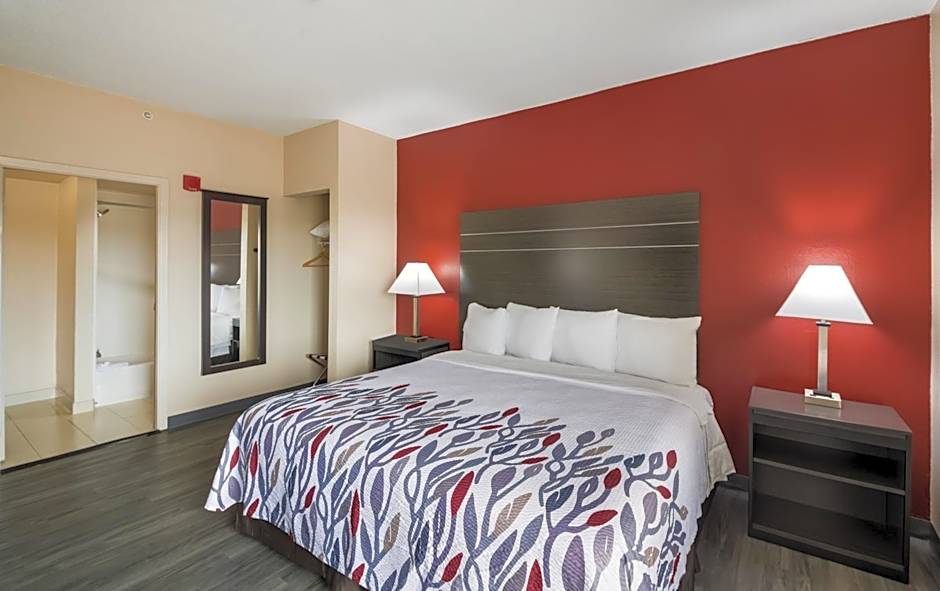 Red Roof Inn & Suites Austin East - Manor