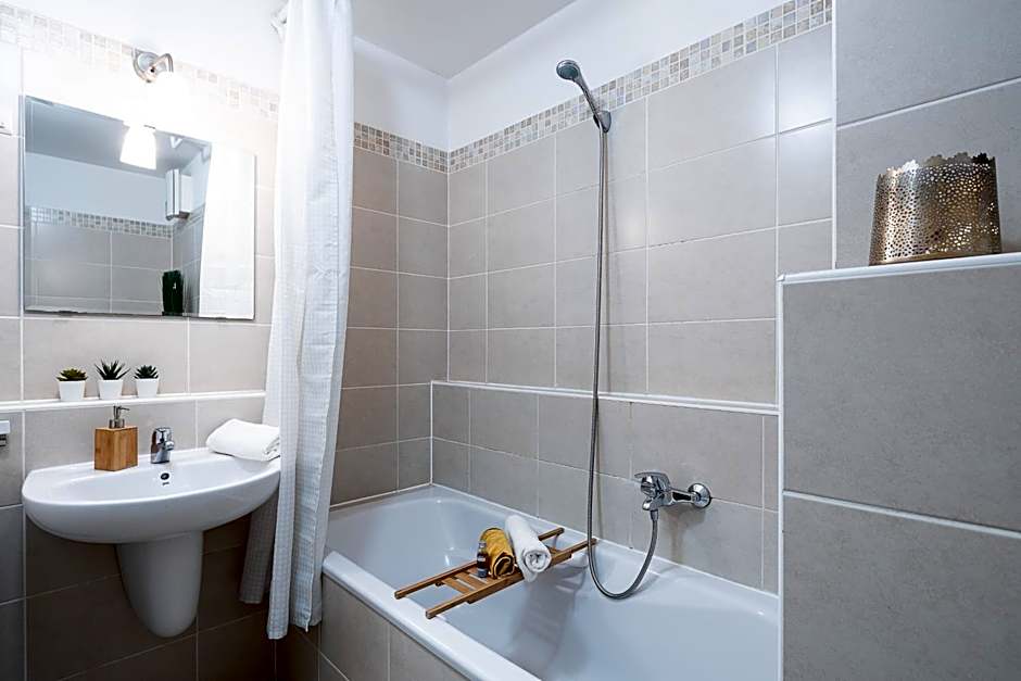 Central Passage Apartments by Vagabond Downtown