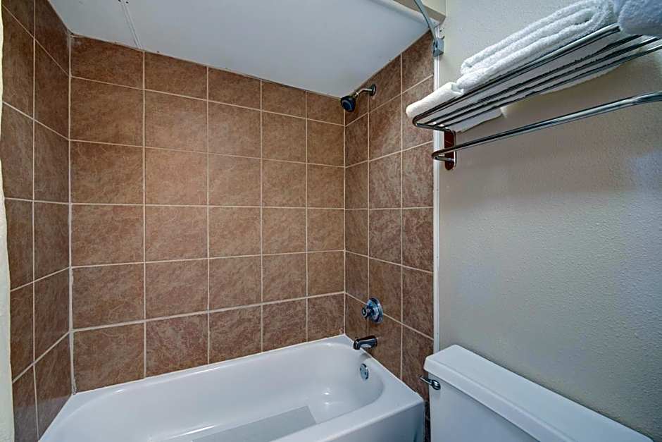 Days Inn by Wyndham College Station University Drive