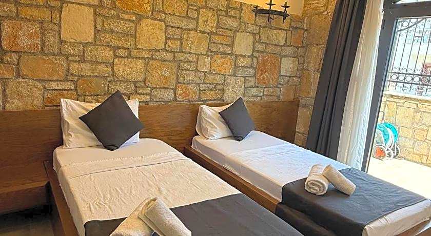 WB WEEKEND HOTEL AND SUITES