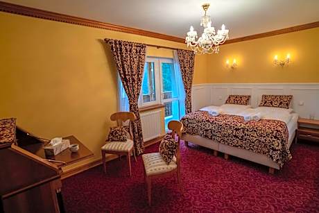 Deluxe Double Room with Shower